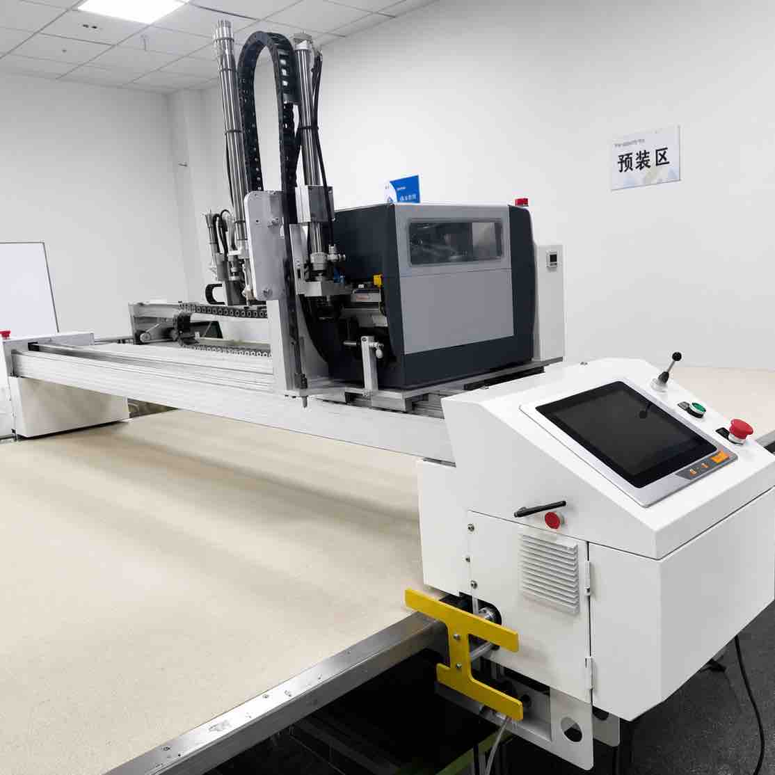 https://www.hklcauto.com/product/high-speed-cut-piece-labeling-machine-for-garment-cutting-rooms/